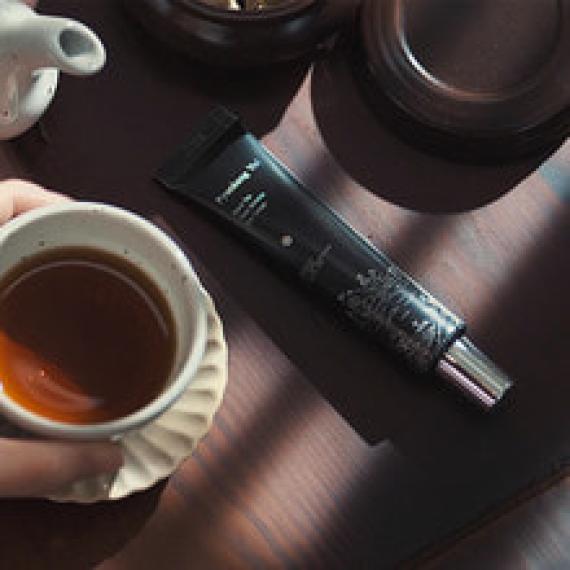 Pyunkang Yul Black Tea Time Reverse paakių kremas